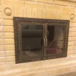 1.40 Кованная дверца для камина с огнеупорным стеклом фирмы Robax прямоугольная двустворчатая с поддувалом 